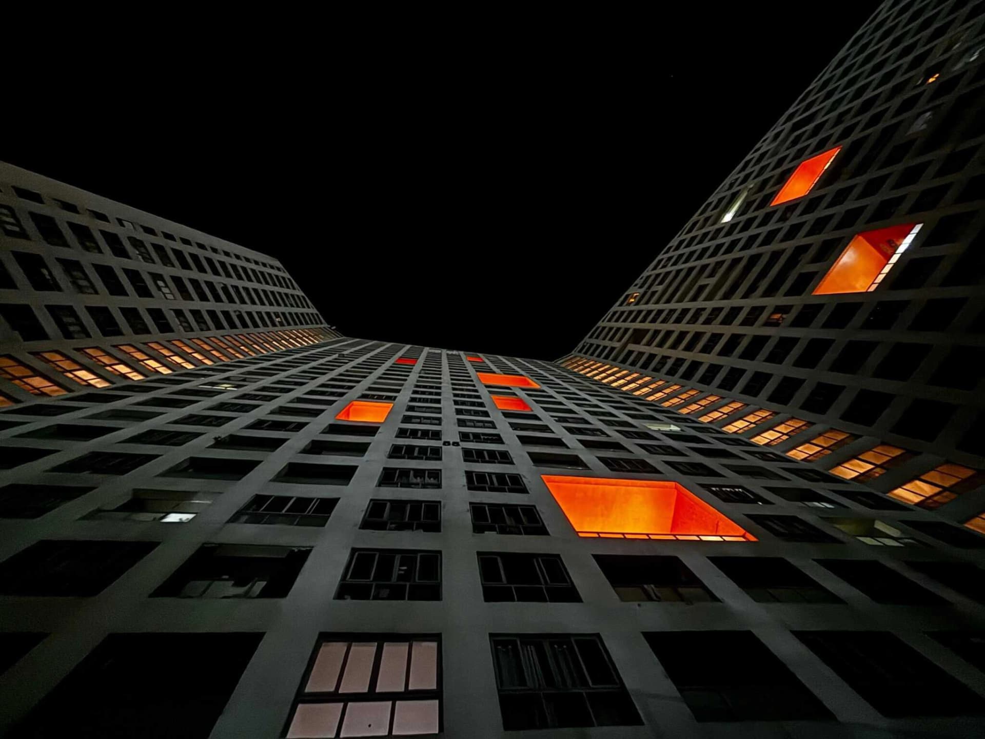 Smart Lighting Automation: Enhancing Energy Efficiency and Aesthetics in Modern Buildings